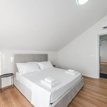8th Floor Apartments, Golem *