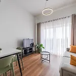 8th Floor Apartments, * 格勒姆