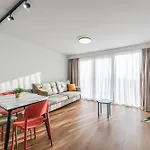 8th Floor Apartments, 公寓