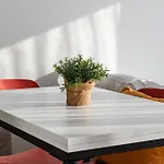 8th Floor Apartments, 公寓