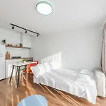 8th Floor Apartments, * 格勒姆