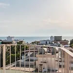 8th Floor Apartments, * 格勒姆