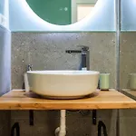 8th Floor Apartments, * 格勒姆
