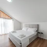 8th Floor Apartments, 公寓 *