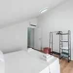 8th Floor Apartments, 公寓 *