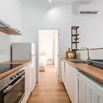 公寓 8th Floor Apartments, *