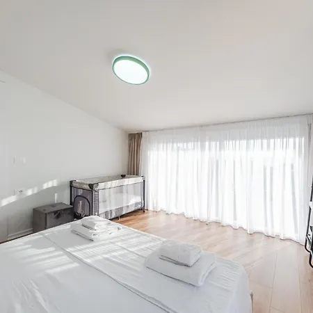 8th Floor Apartments, Голем