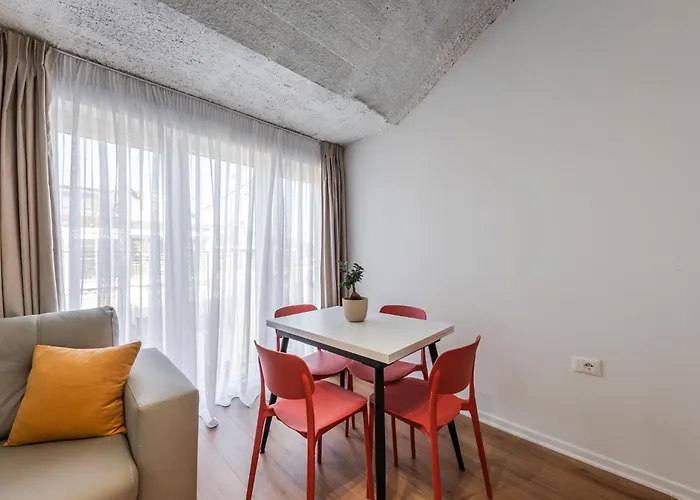 Daire 8th Floor Apartments, *